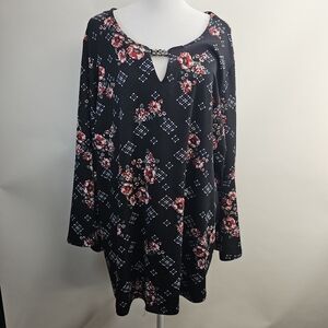 Zac & Rachel 2X black with floral blouse. Has bell sleeves